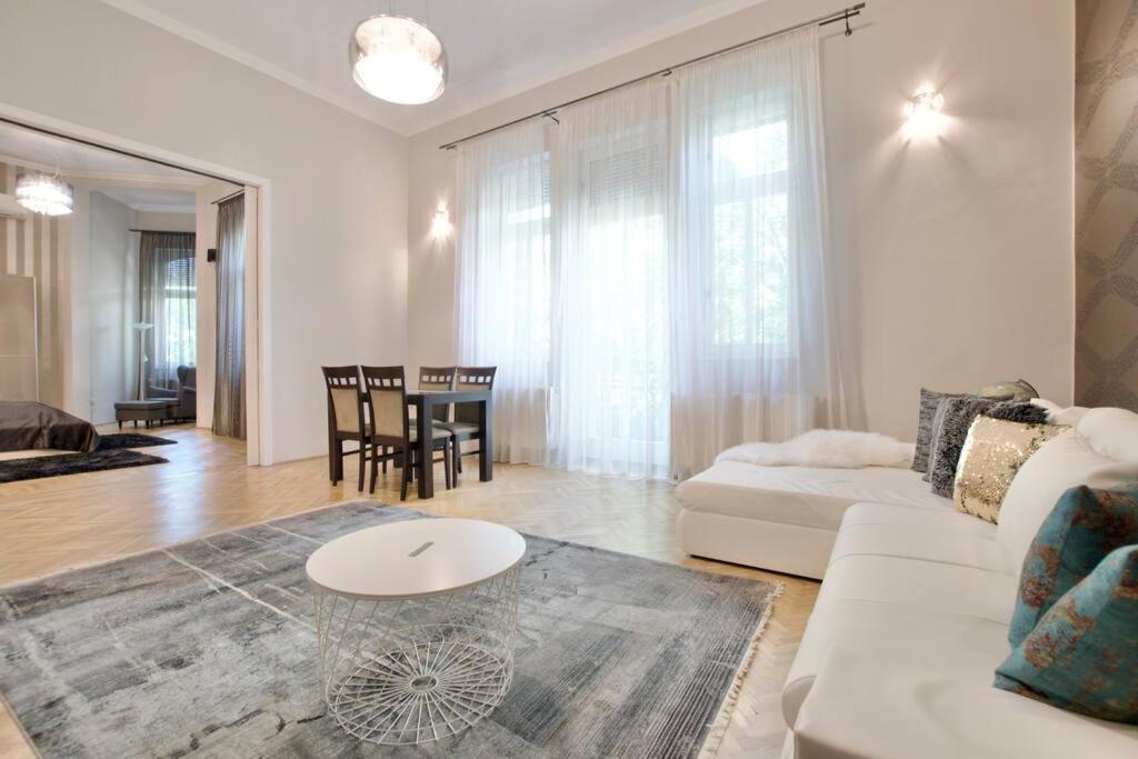 Premium Apartment By Hi5 - Lendvay Palace Budapest Extérieur photo